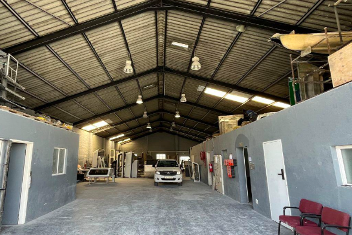 Sought-after 586m2 Warehouse to Let in Montague Gardens - Photo 3