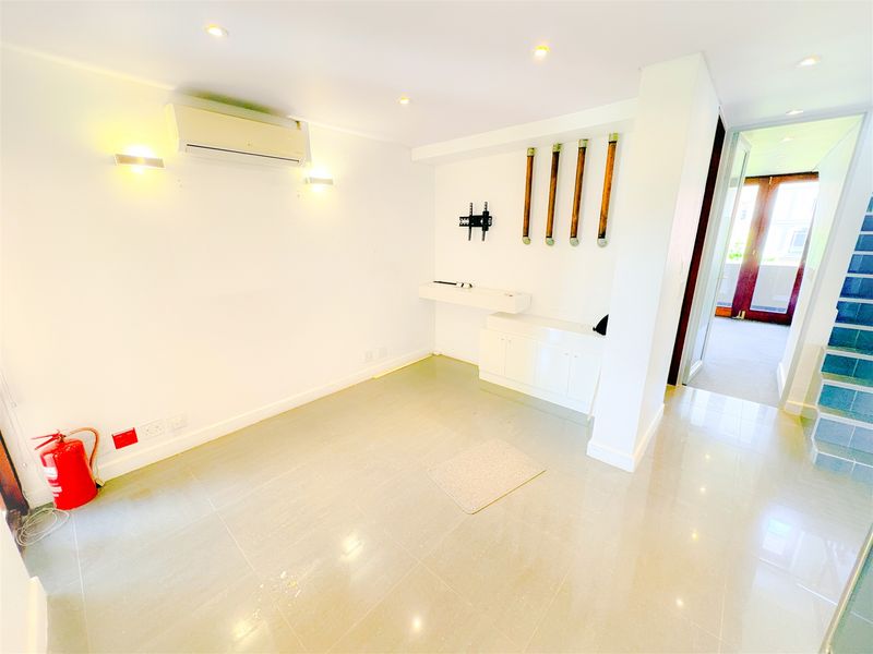 241m2 office space to let in Melrose Arch - Photo 7