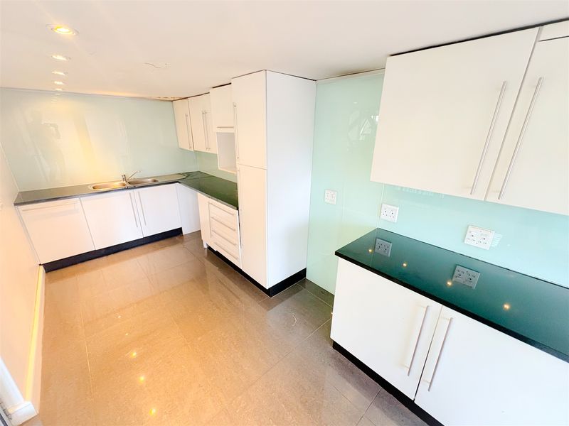 241m2 office space to let in Melrose Arch - Photo 6