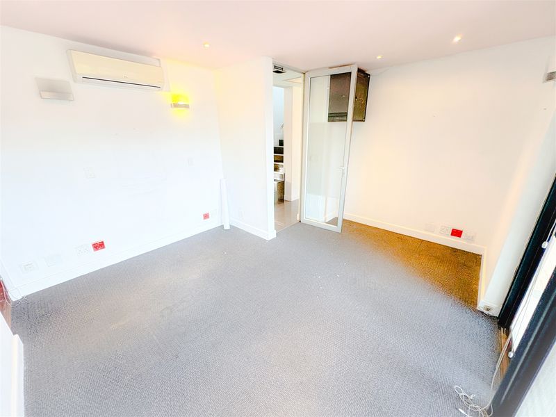 241m2 office space to let in Melrose Arch - Photo 10