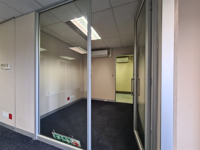 304m2 Modern Open Plan Office to Let in The Pivot - Photo 10