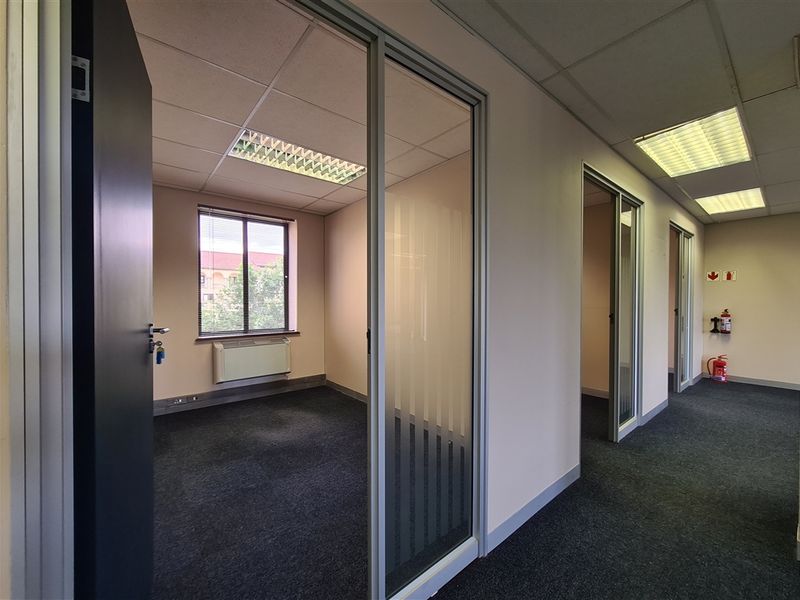 304m2 Modern Open Plan Office to Let in The Pivot - Photo 8