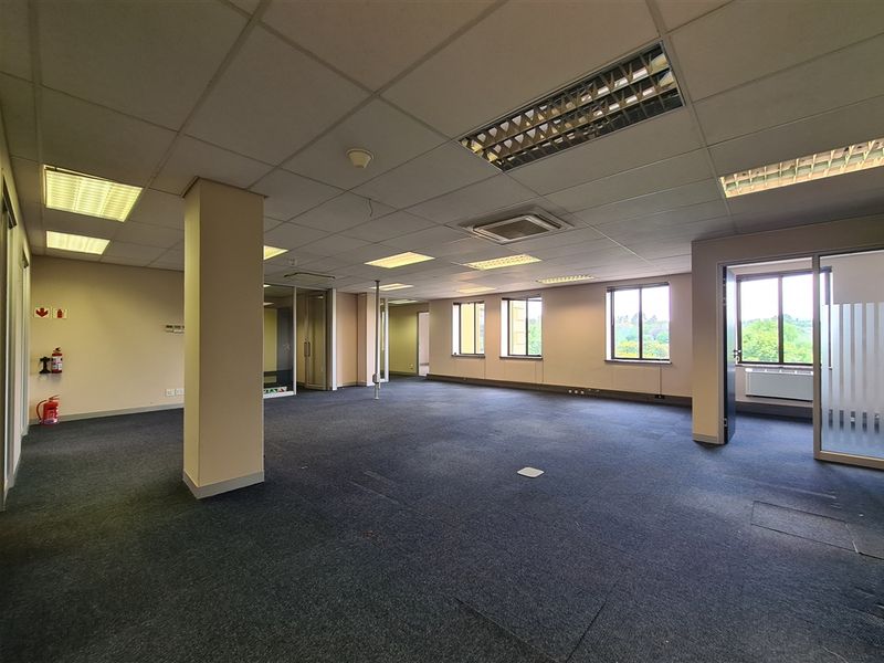 304m2 Modern Open Plan Office to Let in The Pivot - Photo 7