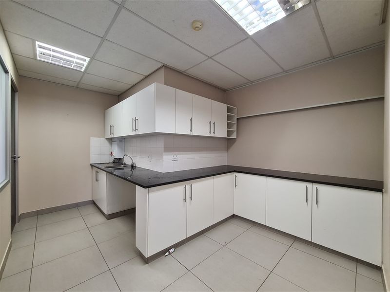 304m2 Modern Open Plan Office to Let in The Pivot - Photo 6