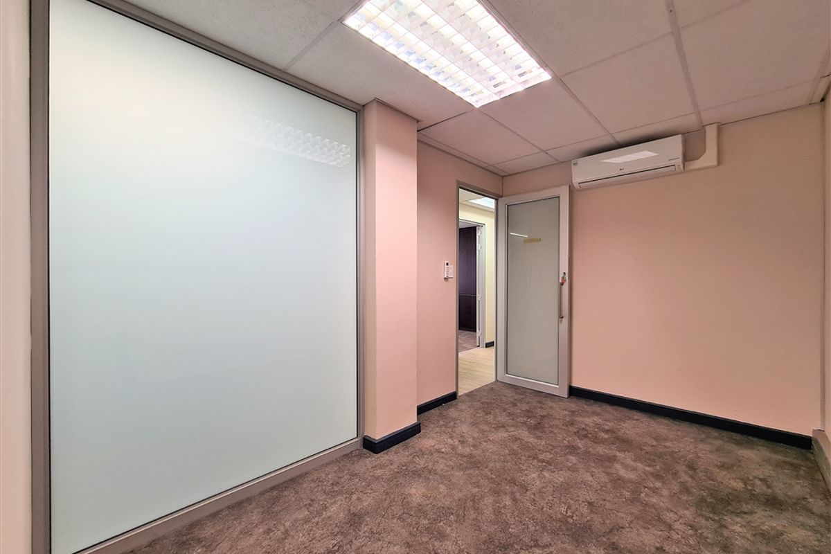 304m2 Modern Open Plan Office to Let in The Pivot - Photo 3