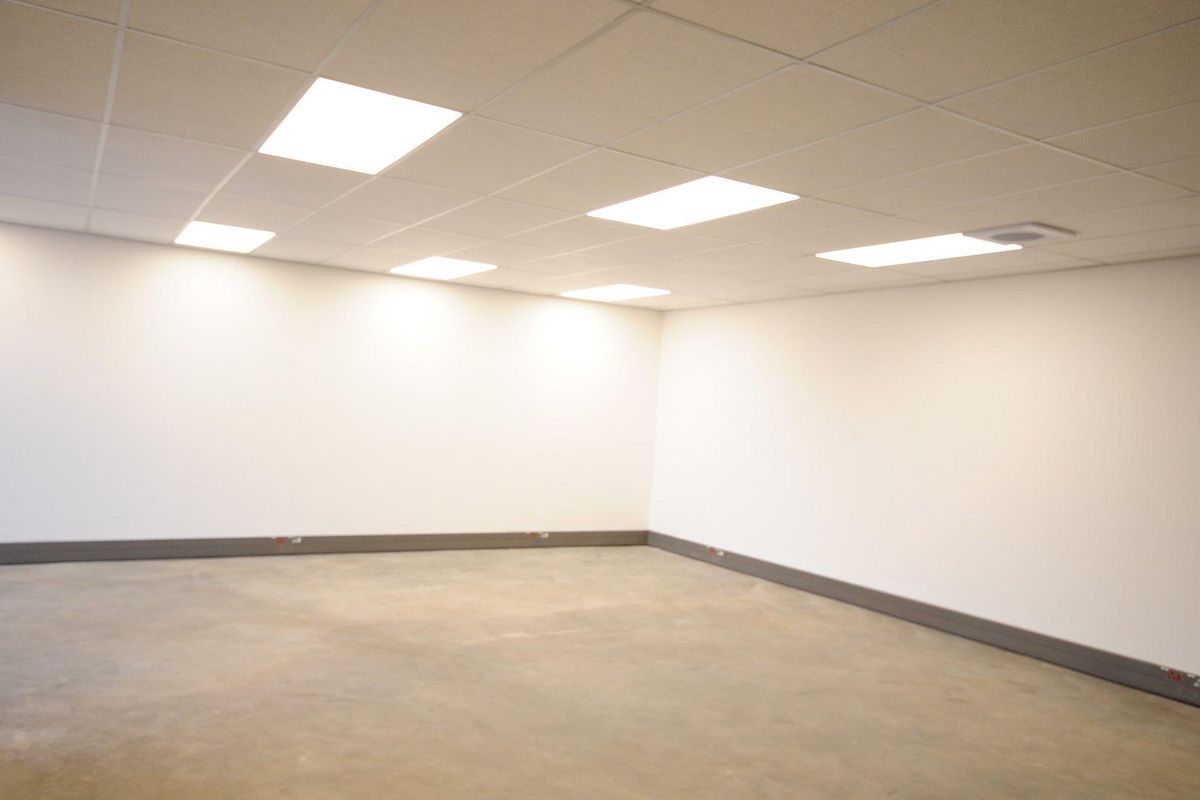 Secure, High-Visibility Industrial Estate with Immediate R21 Route Access - Photo 5