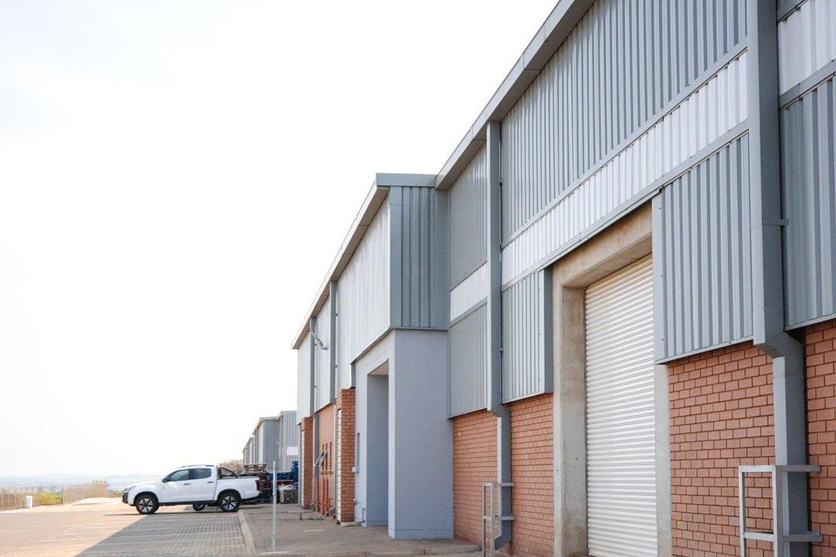 Secure, High-Visibility Industrial Estate with Immediate R21 Route Access - Photo 3
