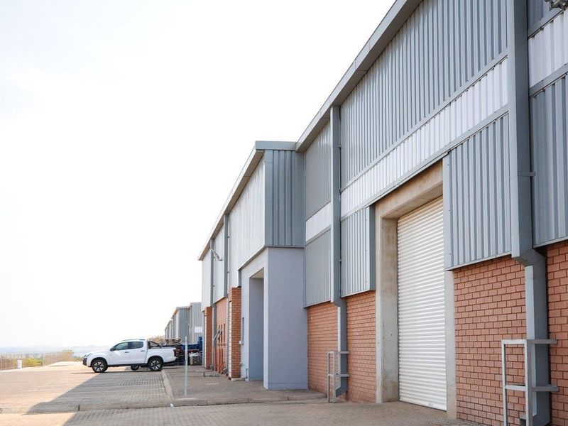 Secure, High-Visibility Industrial Estate with Immediate R21 Route Access - Photo 3