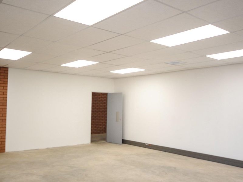 Secure, High-Visibility Industrial Estate with Immediate R21 Route Access - Photo 9