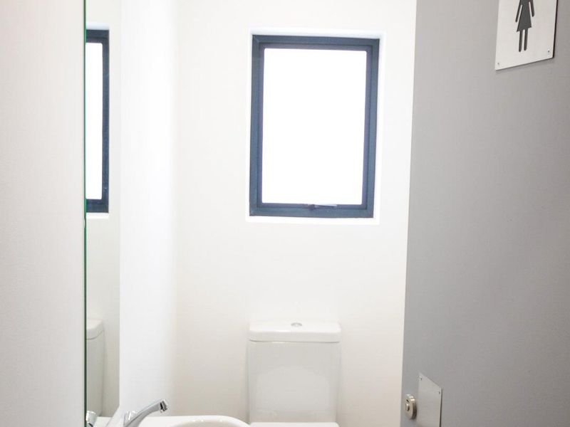 Secure, High-Visibility Industrial Estate with Immediate R21 Route Access - Photo 6