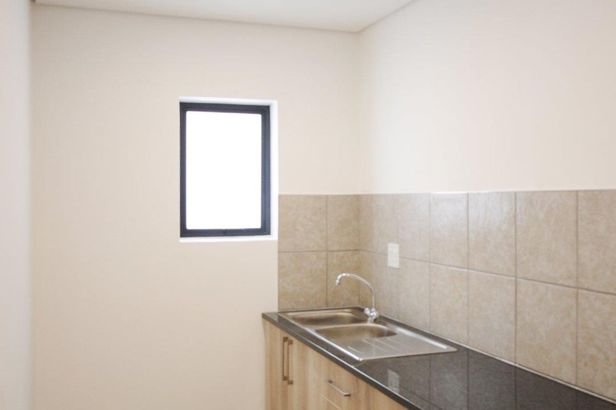 Secure, High-Visibility Industrial Estate with Immediate R21 Route Access - Photo 4