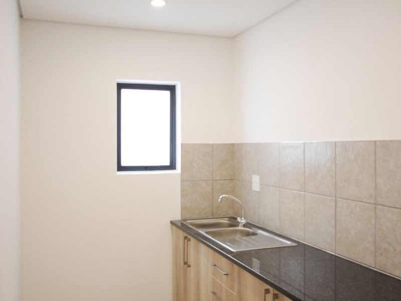 Secure, High-Visibility Industrial Estate with Immediate R21 Route Access - Photo 4