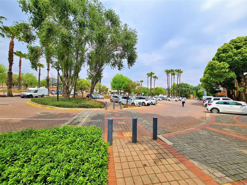 517m2 Office to Let in Constantia Office Park - Photo 3