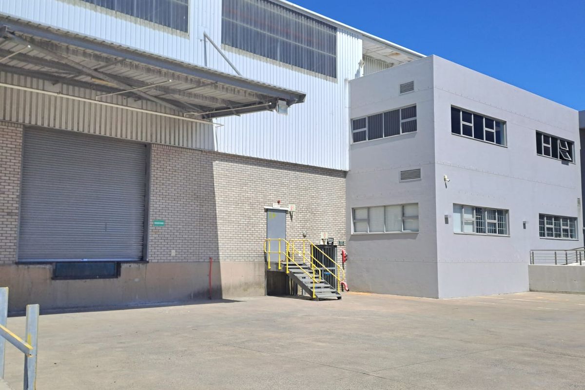 2823m2 Industrial Warehouse to Let in Montague Gardens - Photo 2