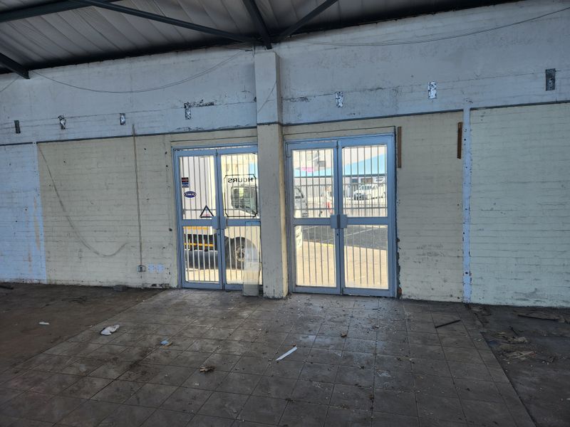 LARGE RETAIL SPACE | TO LET | CLAREMONT - Photo 8