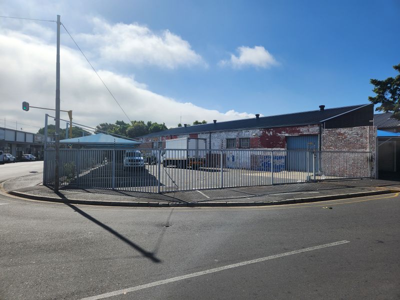 LARGE RETAIL SPACE | TO LET | CLAREMONT - Photo 2