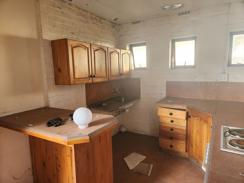 LARGE RETAIL SPACE | TO LET | CLAREMONT - Photo 10