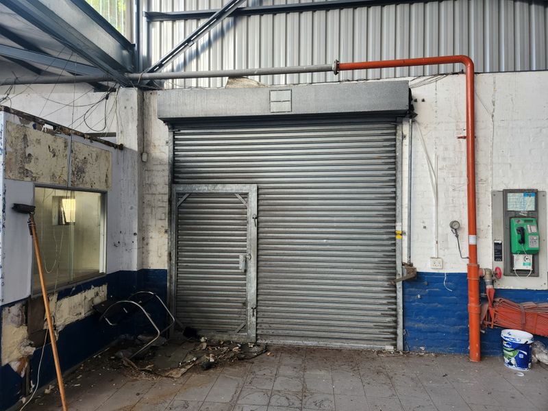 LARGE RETAIL SPACE | TO LET | CLAREMONT - Photo 9