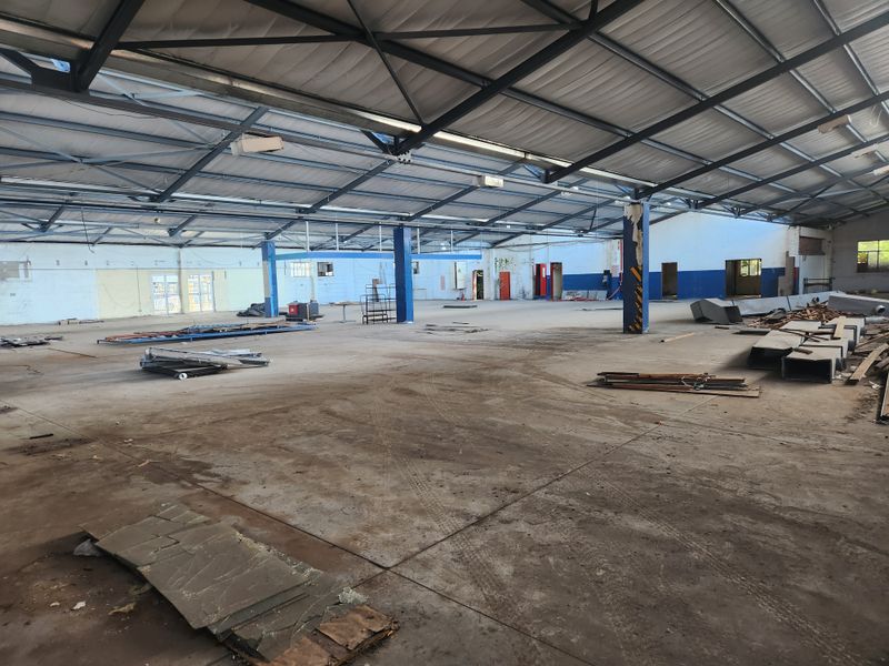 LARGE RETAIL SPACE | TO LET | CLAREMONT - Photo 1