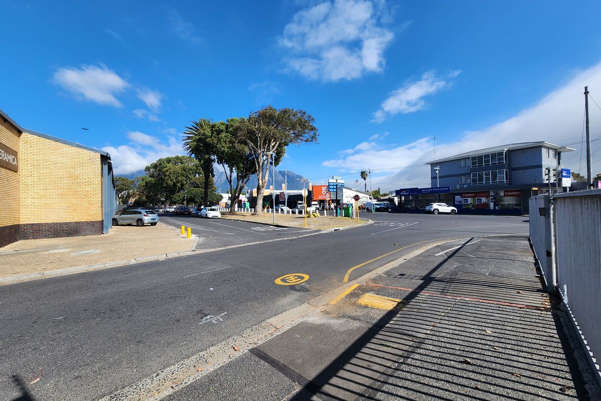 LARGE RETAIL SPACE | TO LET | CLAREMONT - Photo 4