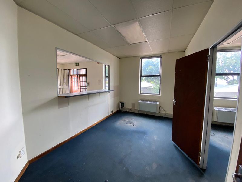 Modern Industrial Unit To Let in Alphen Square West, Randjespark, Midrand - Photo 5
