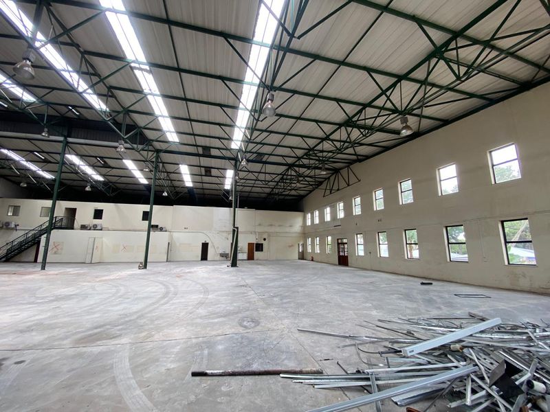Modern Industrial Unit To Let in Alphen Square West, Randjespark, Midrand - Photo 10