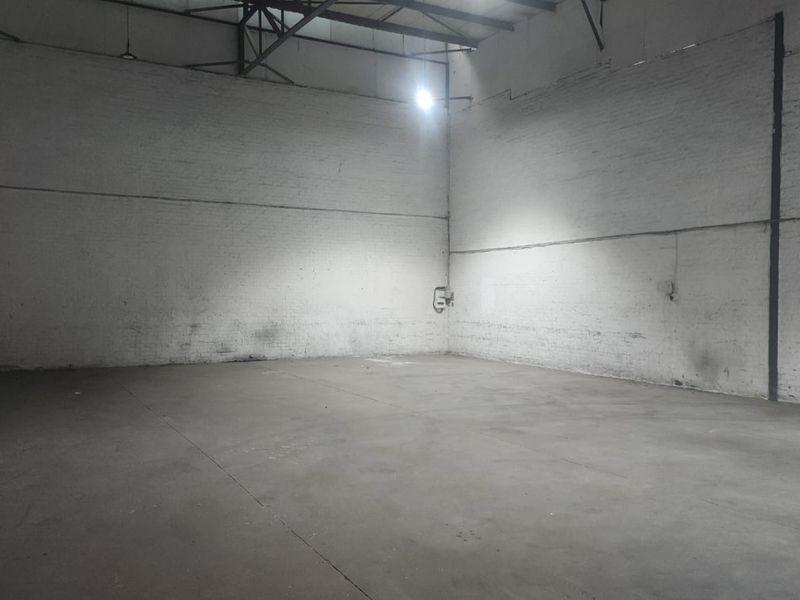 Warehouse To Let in Riverside – Ideal for Light Industrial Use - Photo 3