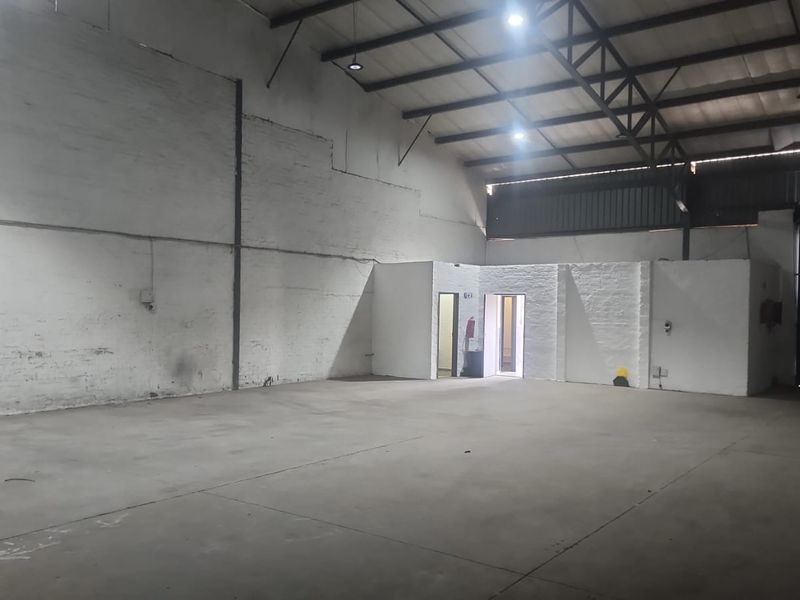 Warehouse To Let in Riverside – Ideal for Light Industrial Use - Photo 2