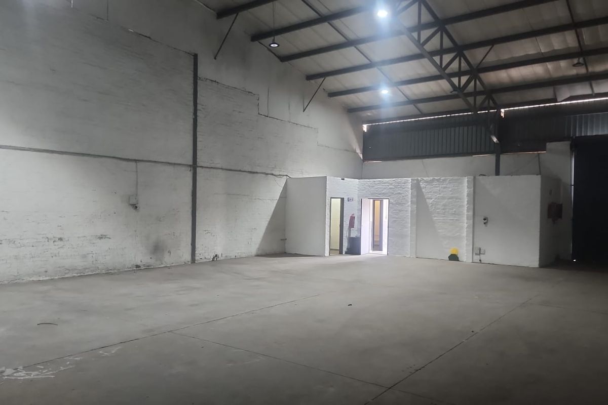 Warehouse To Let in Riverside – Ideal for Light Industrial Use - Photo 2