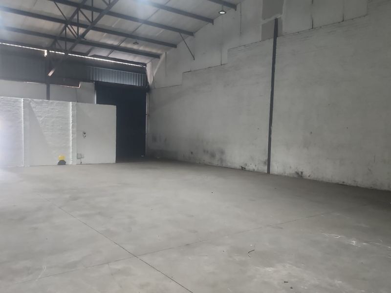 Warehouse To Let in Riverside – Ideal for Light Industrial Use - Photo 4
