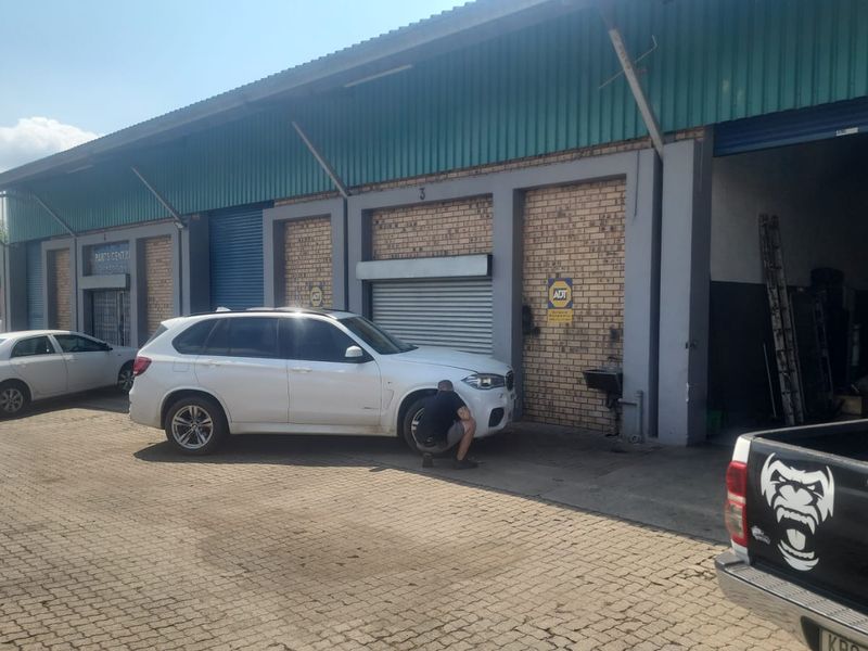 Warehouse To Let in Riverside – Ideal for Light Industrial Use - Photo 9