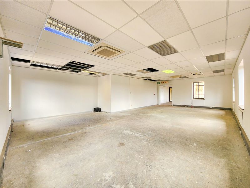 124m2 Office to Let in The Pivot - Photo 9