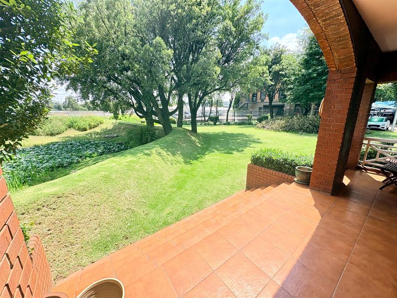 Office building to let in Bedfordview - Photo 4