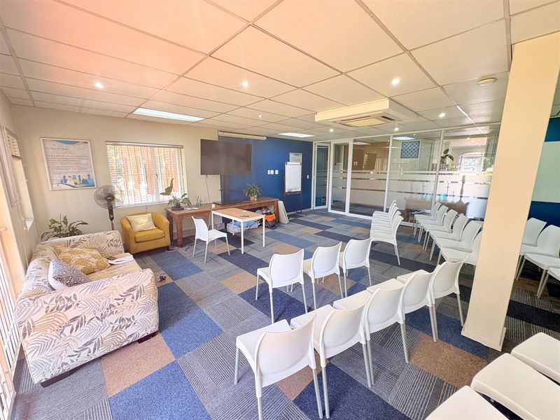 Office building to let in Bedfordview - Photo 8