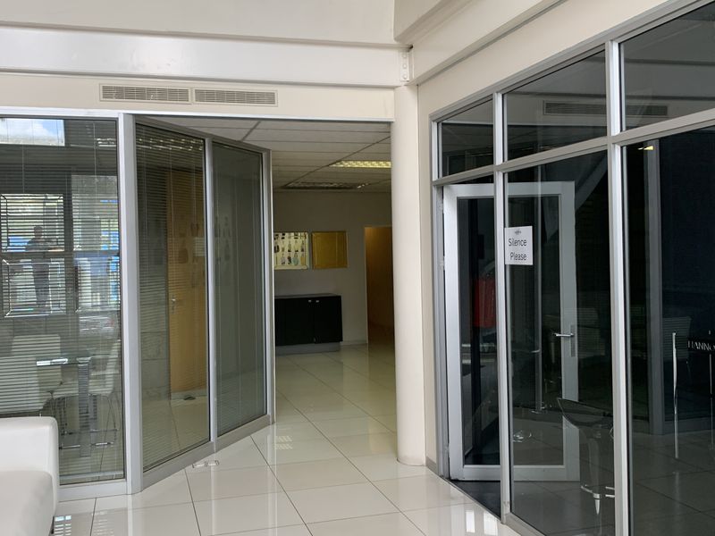 Warehouse to let in Linbro Park - Photo 8