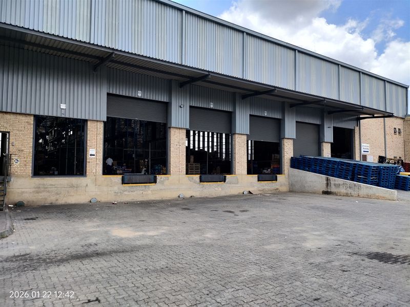 7625m2  Warehouse  - TO LEASE - Photo 8