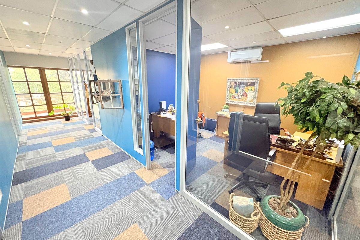 830m2 office building for sale in Bedfordview - Photo 4