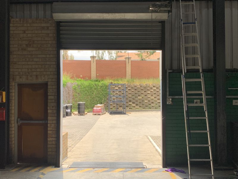 Warehouse to let in Linbro Park - Photo 9