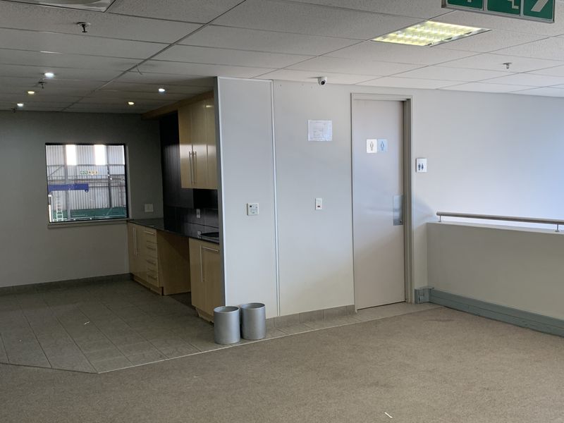 Warehouse to let in Linbro Park - Photo 6