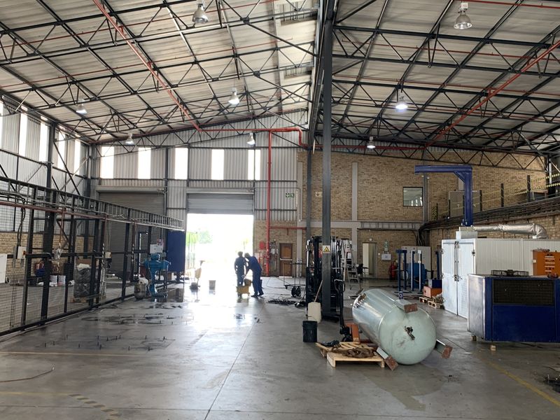 Warehouse to let in Linbro Park - Photo 7