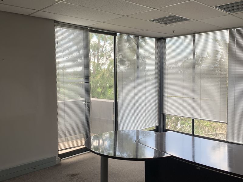 Warehouse to let in Linbro Park - Photo 5