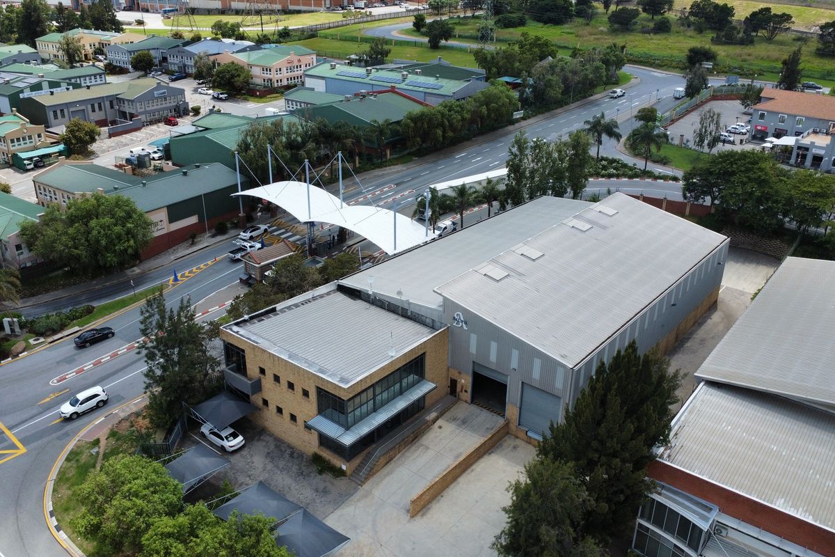 Warehouse to let in Linbro Park - Photo 2