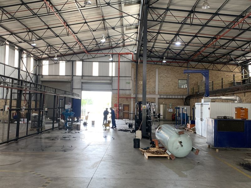 Warehouse to let in Linbro Park - Photo 3