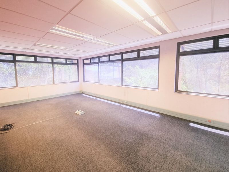 Freestanding Office Building to let in Healthcare Park - Photo 9