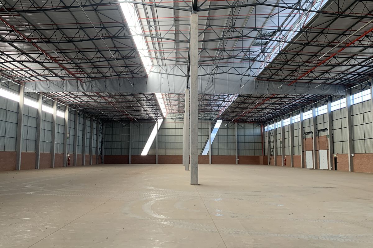 Industrial Warehouse to Let in Central Point, Samrand - Photo 2