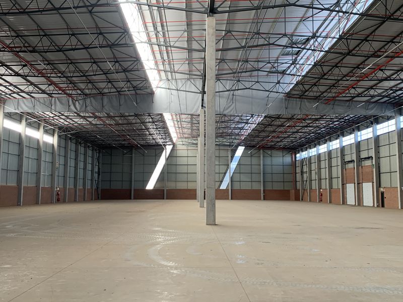 Industrial Warehouse to Let in Central Point, Samrand - Photo 2