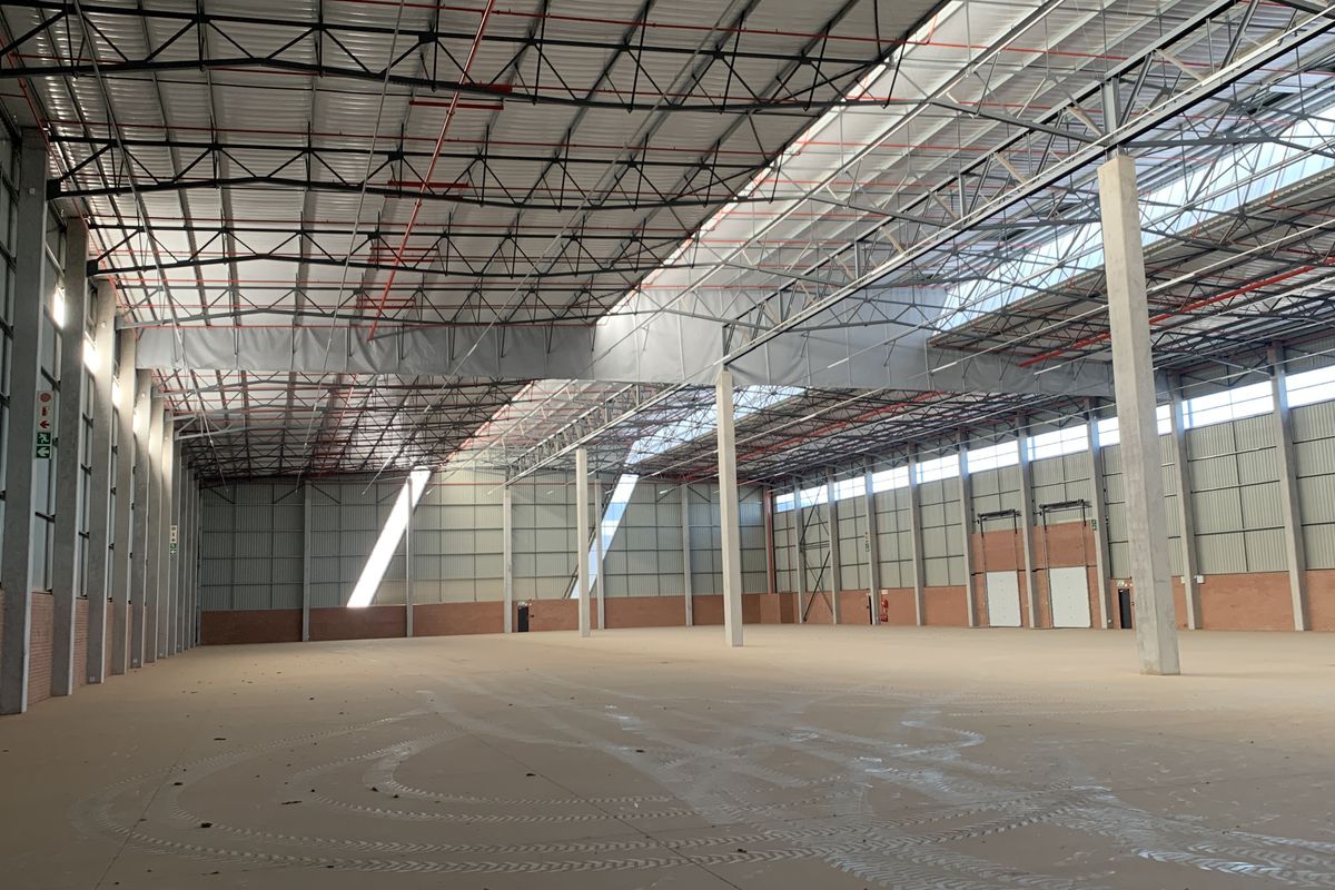 Industrial Warehouse to Let in Central Point, Samrand - Photo 3