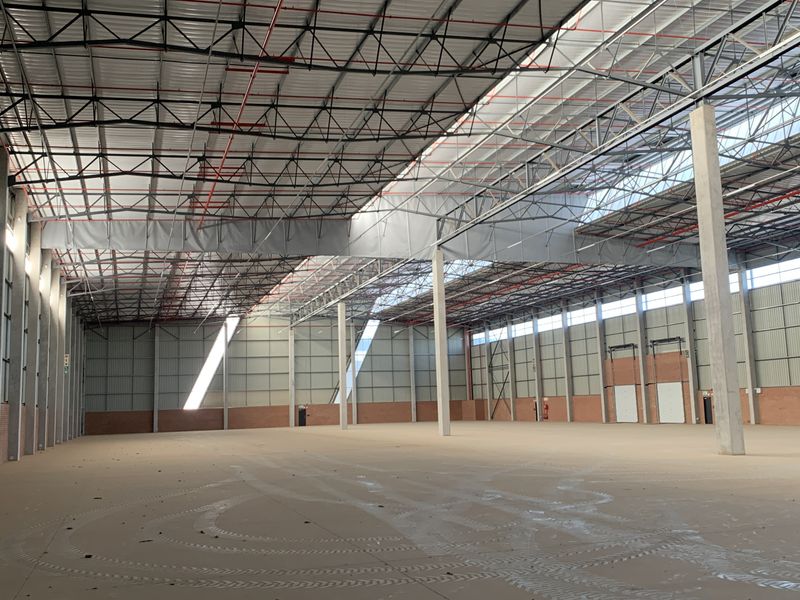 Industrial Warehouse to Let in Central Point, Samrand - Photo 3