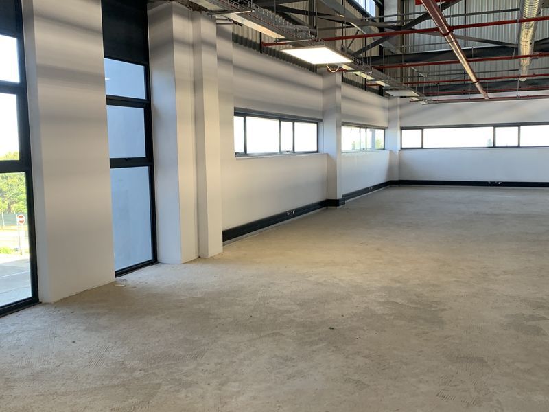 Industrial Warehouse to Let in Central Point, Samrand - Photo 8