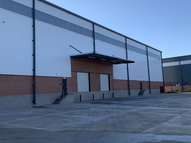 Industrial Warehouse to Let in Central Point, Samrand - Photo 10